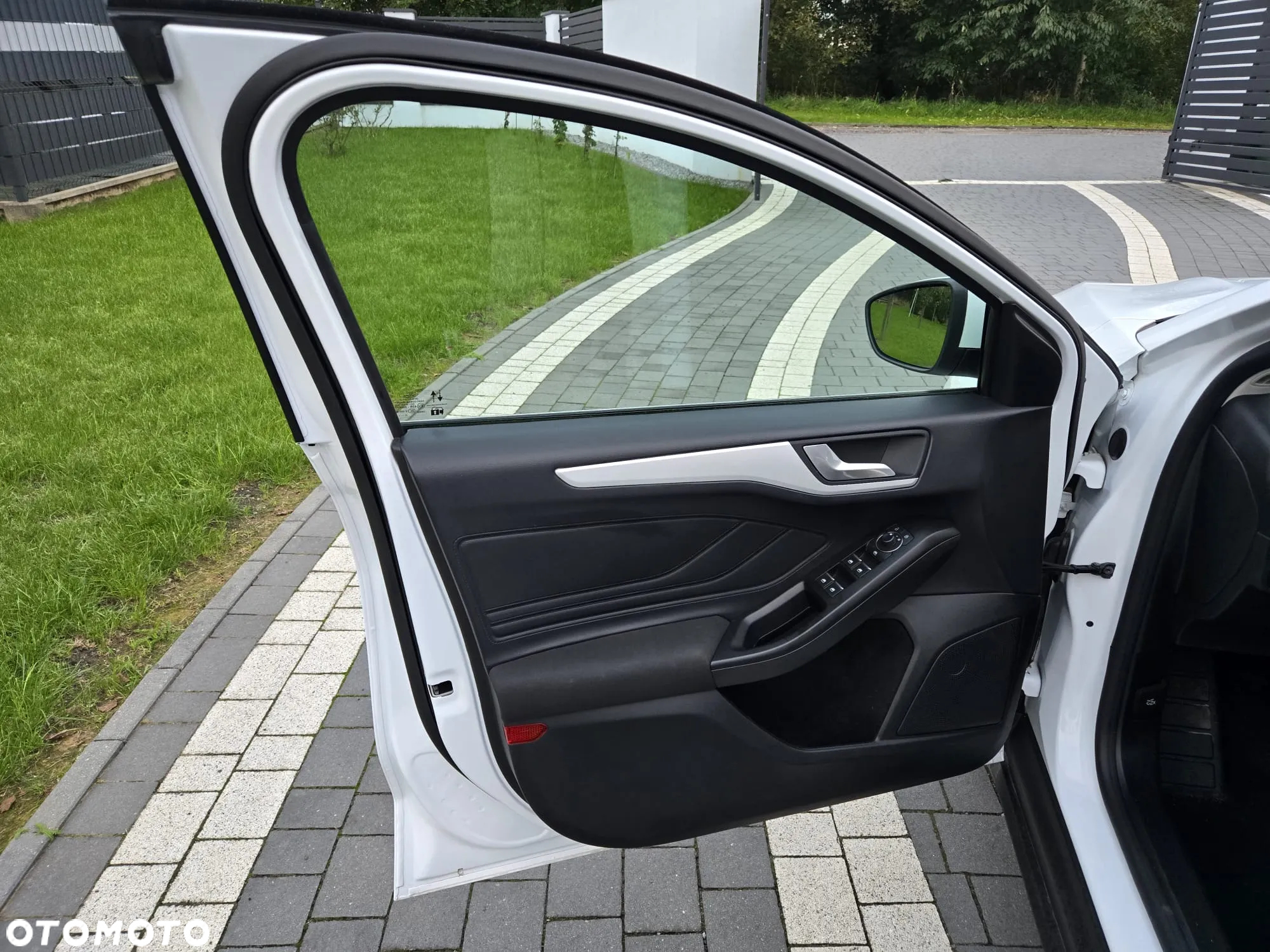 Ford Focus 1.0 EcoBoost Hybrid ACTIVE X - 11