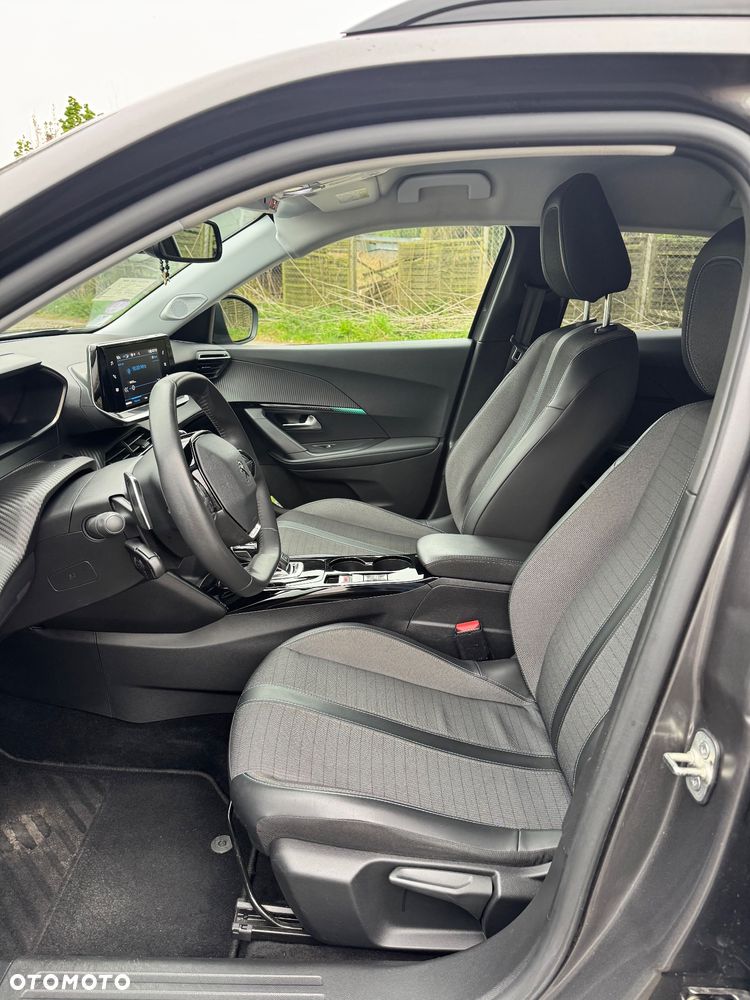 Peugeot 2008 PureTech 130 EAT8 Allure - 21