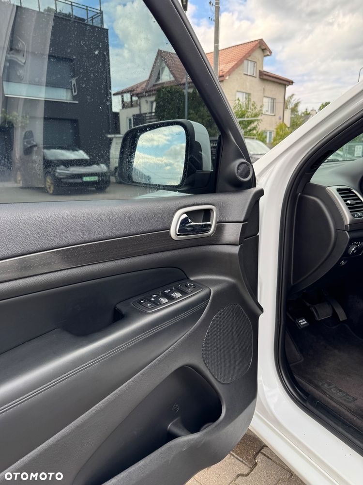 Jeep Grand Cherokee - 20