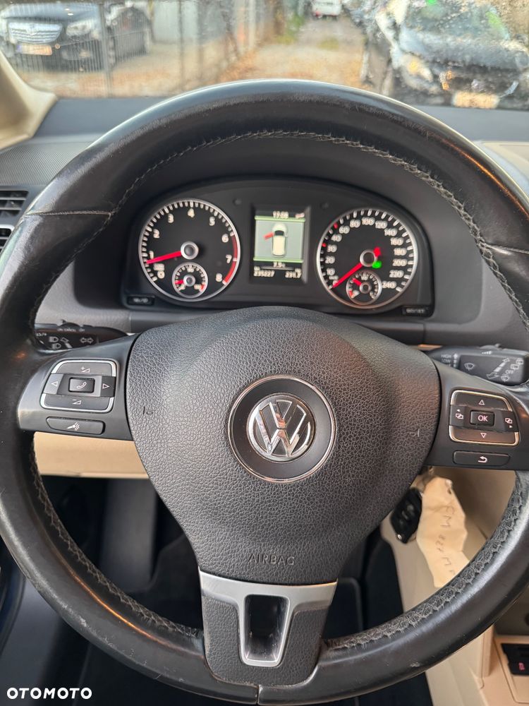 Volkswagen Touran - 10
