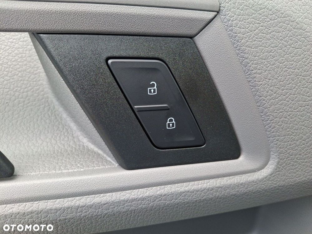 Volkswagen Crafter 35 furgon 177km Automat 3640 - 16