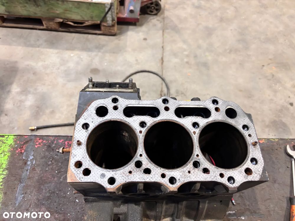 Silnik Części  Perkins 403D-15 - 8