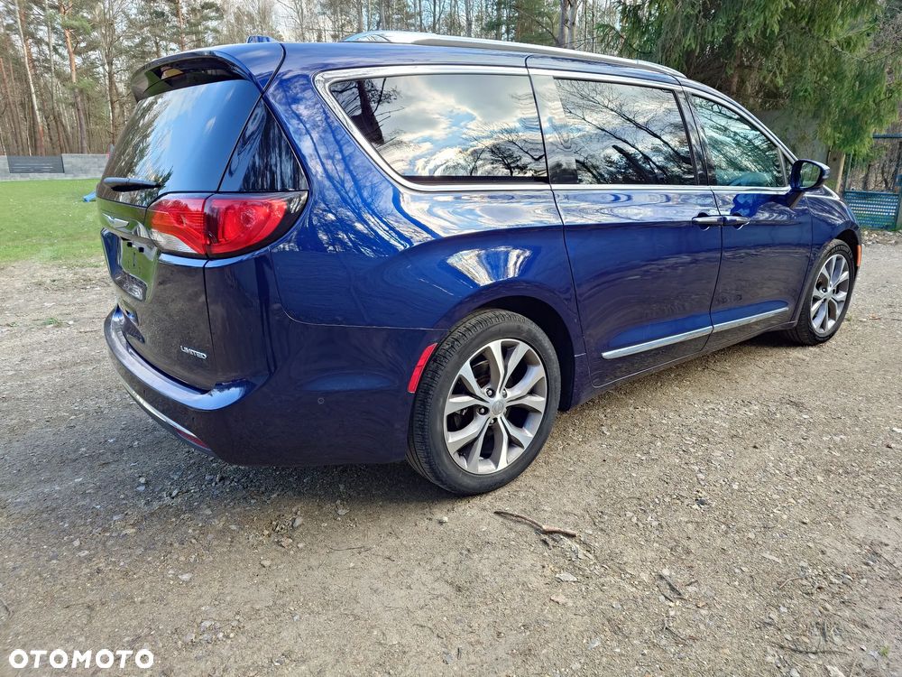 Chrysler Pacifica - 3