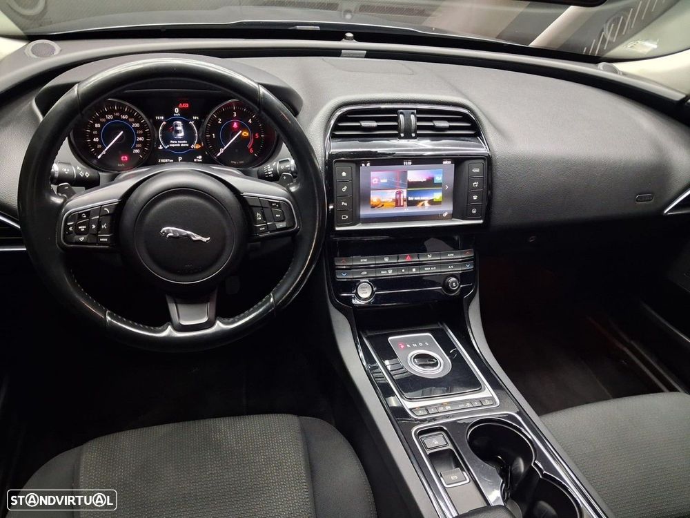 Jaguar XE 2.0 D Prestige Aut. - 11