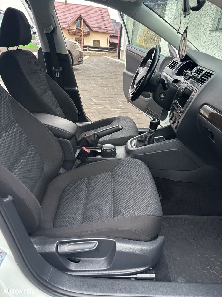 Volkswagen Jetta 2.0 TDI Comfortline - 6