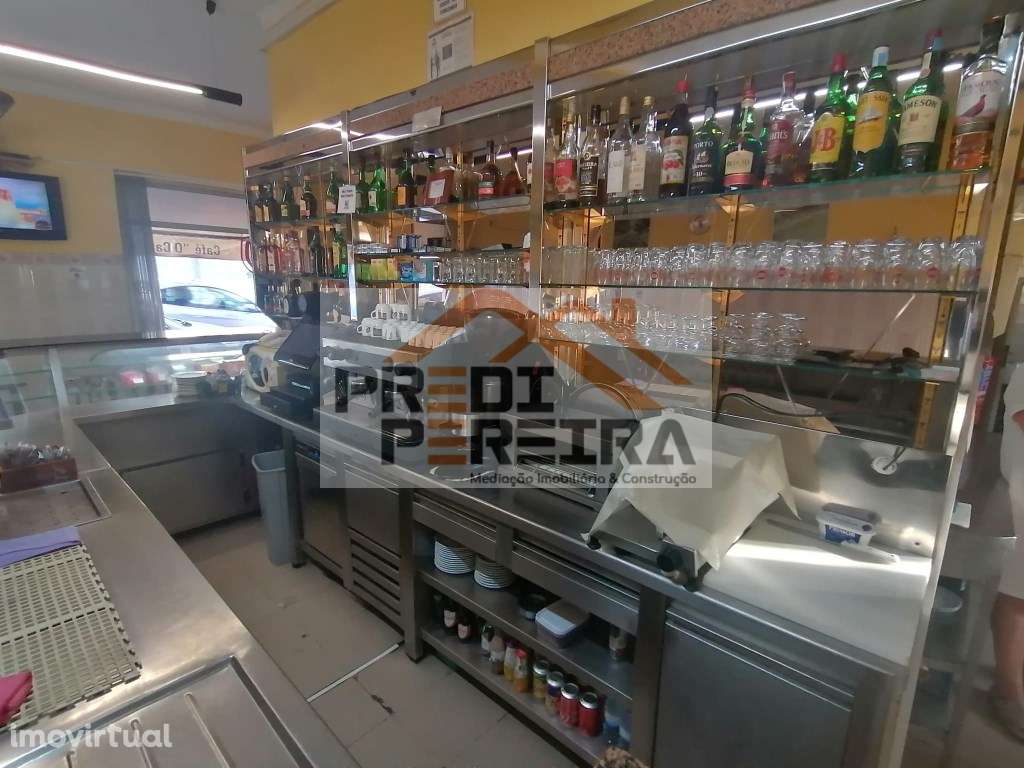 Estabelecimento comercial, para trespasse com renda mensal de 650€,... - Grande imagem: 5/13
