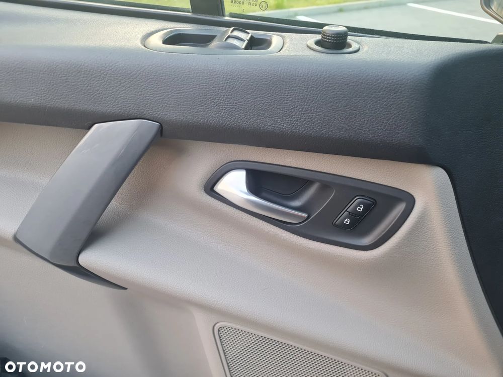 Ford Tourneo Custom - 32