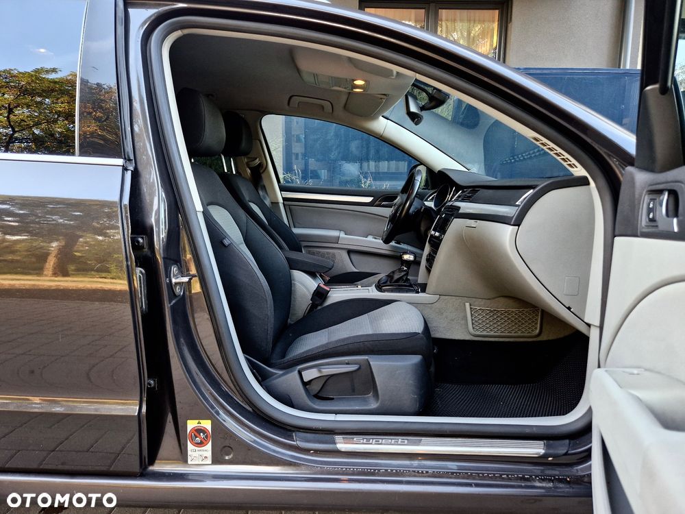 Skoda Superb 2.0 TDI PD DSG Comfort - 8