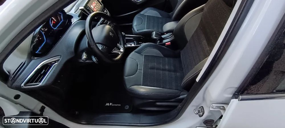 Peugeot 2008 PureTech 110 GPF Stop&Start EAT6 Crossway - 9