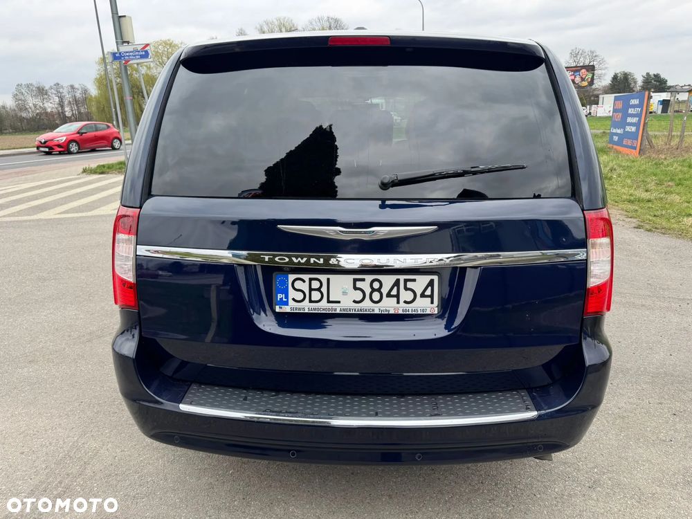 Chrysler Town & Country - 5