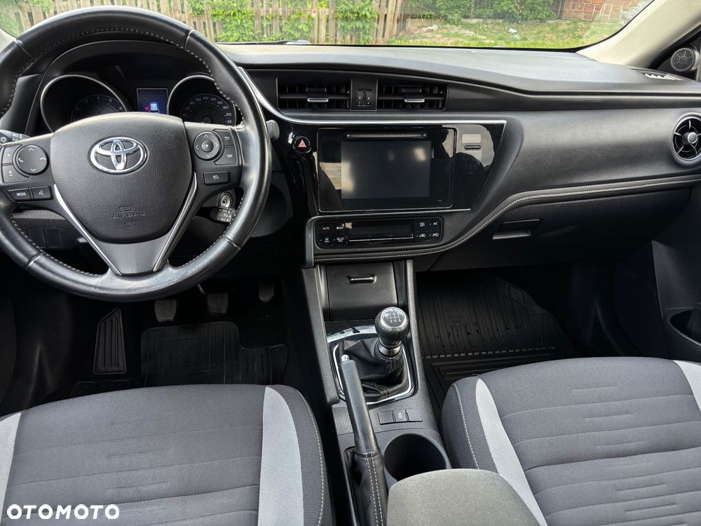 Toyota Auris 1.6 Premium + - 11