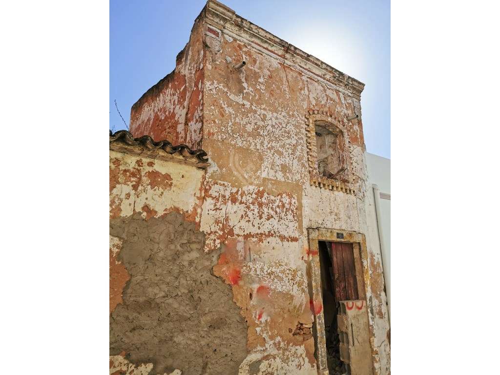 Moradia em ruínas no centro histórico de Loulé - Grande imagem: 3/7