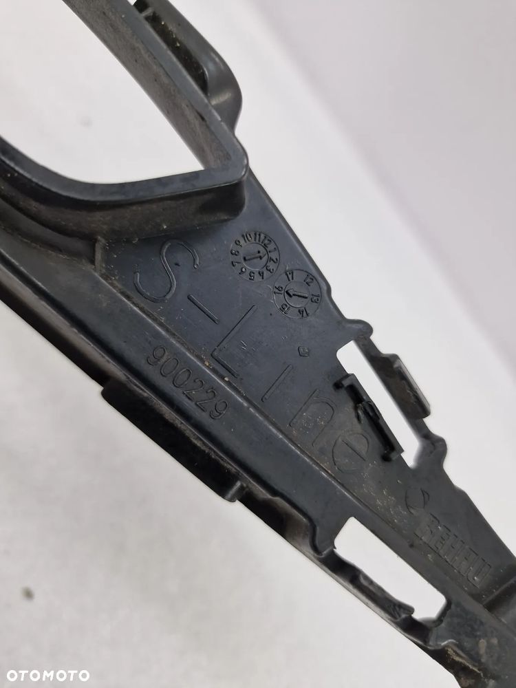 AUDI A3 8V3 8V S-LINE KRATKA ŚRODKOWA ZDERZAKA PRZEDNIEGO PRZÓD , NR 8V3807647 , NR AUKCJI KR221 - 15