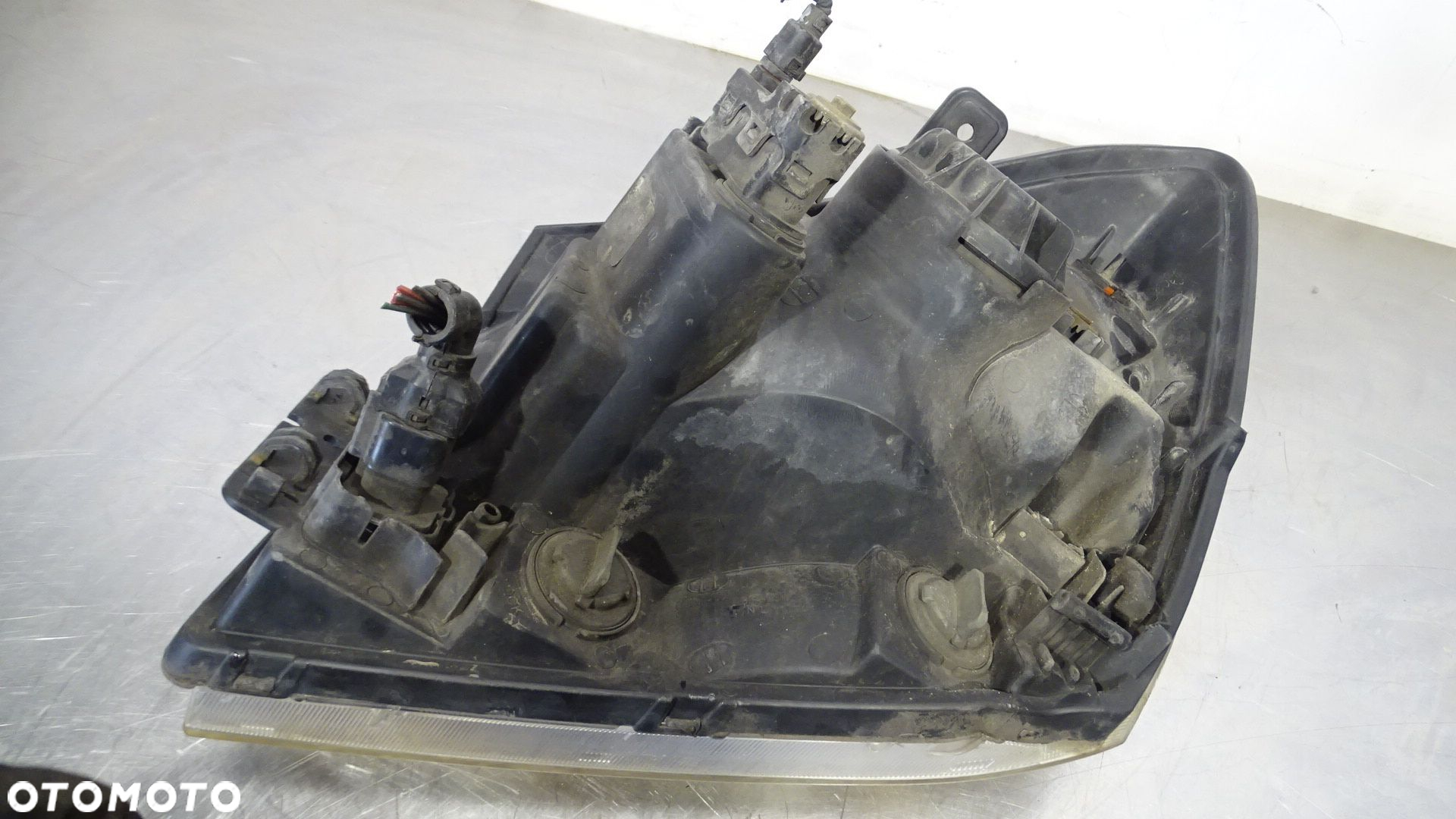 LAMPA PRAWA PRZEDNIA KIA SPORTAGE II 2.0 - 5