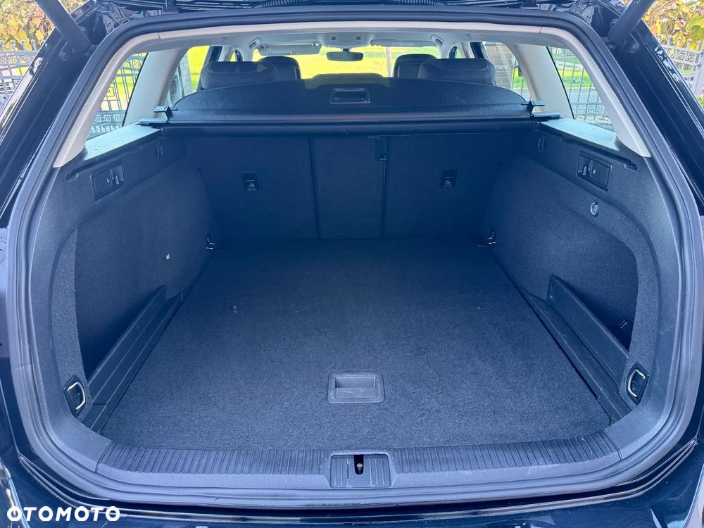 Volkswagen Passat 2.0 TDI SCR DSG Comfortline - 35