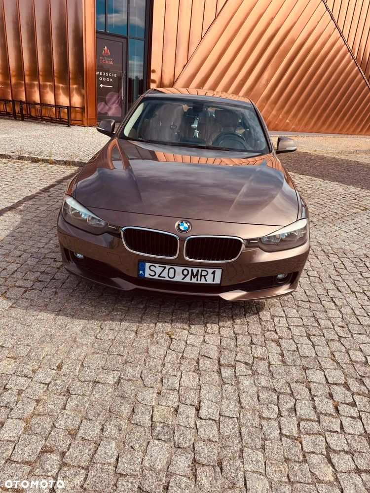 BMW Seria 3 318d - 4