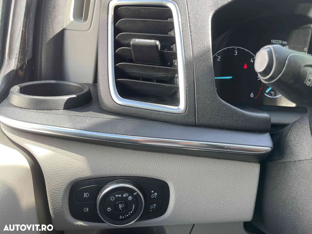 Ford Tourneo Connect - 10