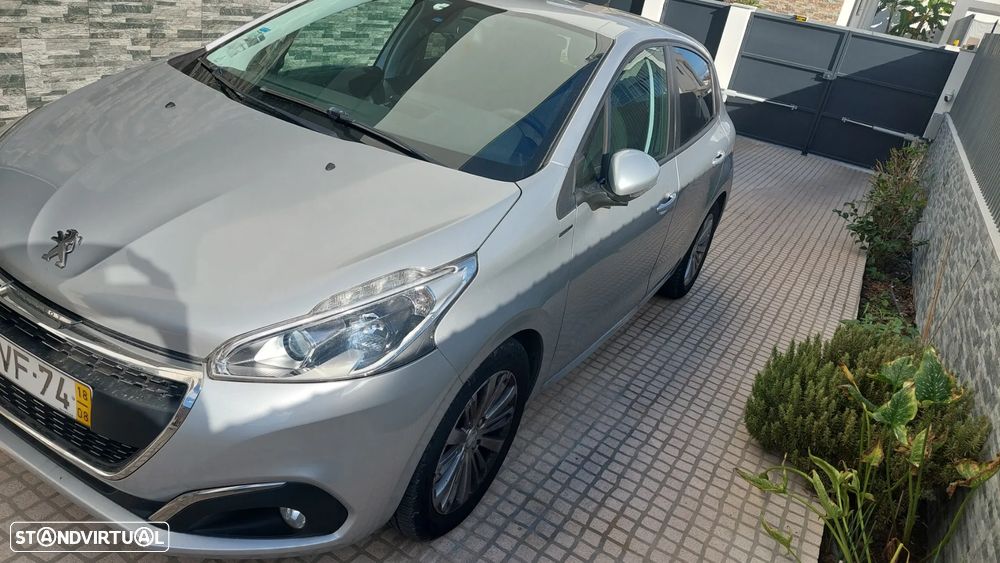 Peugeot 208 1.2 PureTech Signature - 9