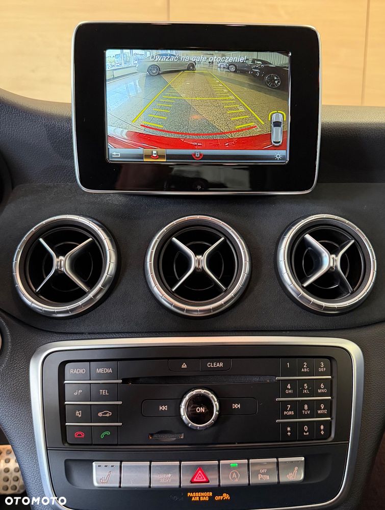 Mercedes-Benz CLA 200 7G-DCT AMG Line - 17