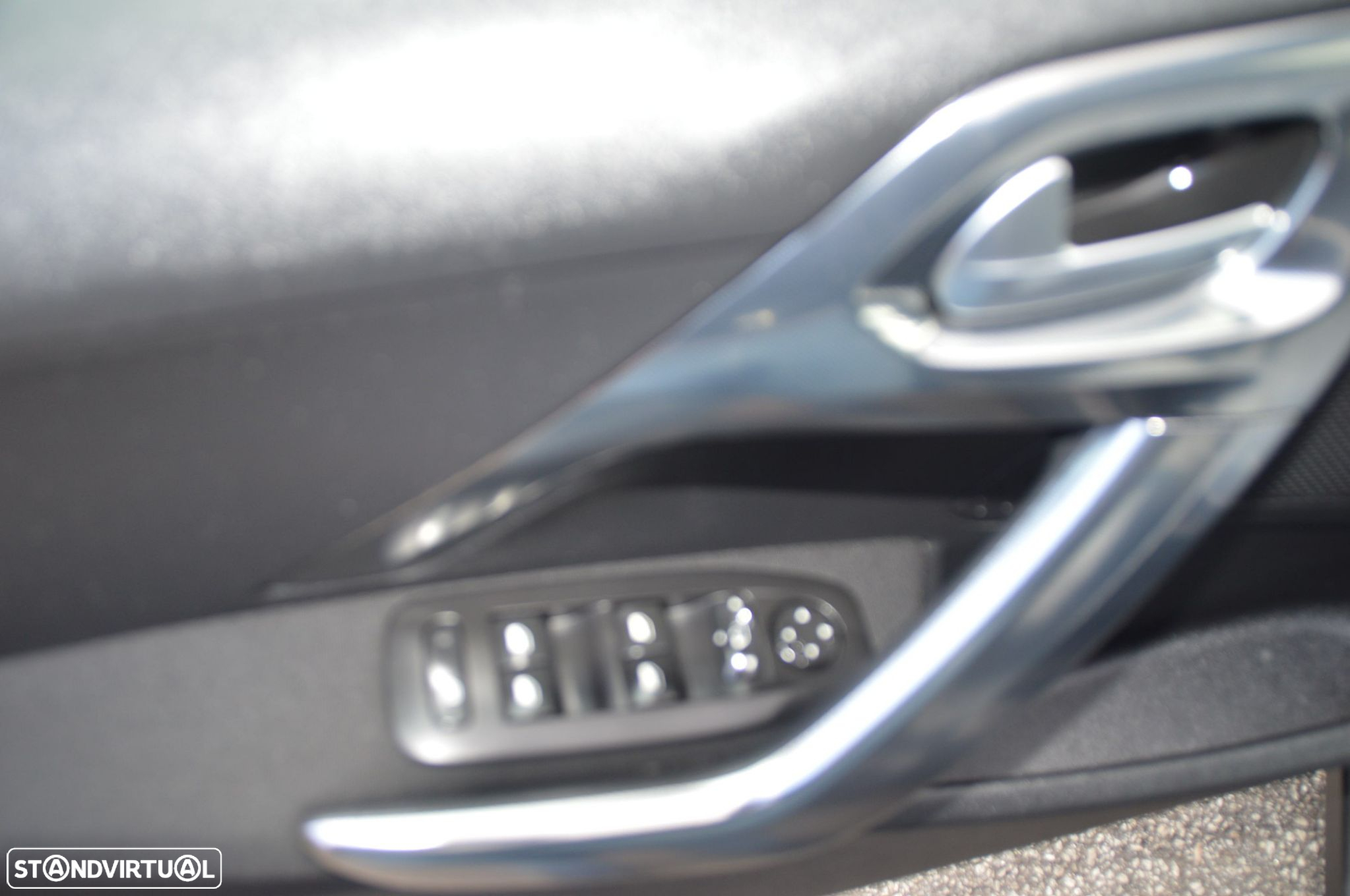 Peugeot 2008 1.2 PureTech Allure - 27