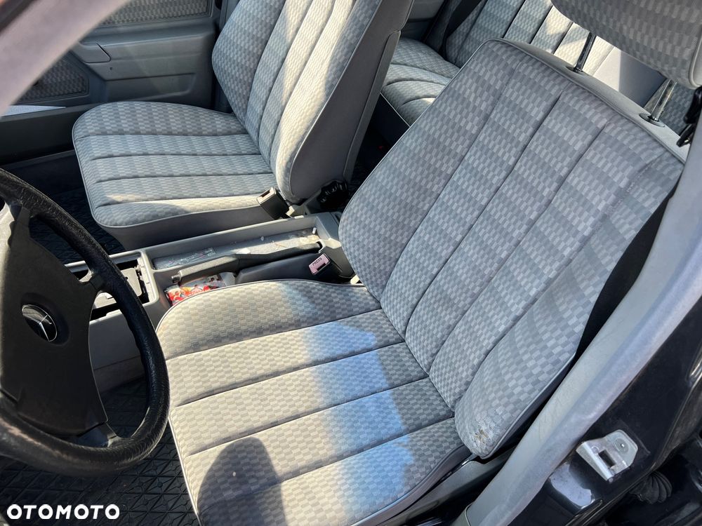 Mercedes-Benz W201 (190) - 12