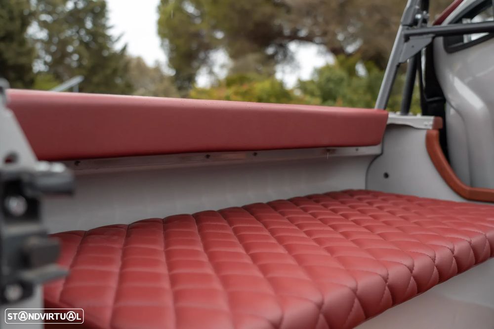 Land Rover Defender - 20