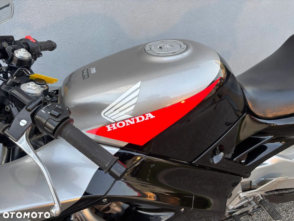 Honda CBR - 18