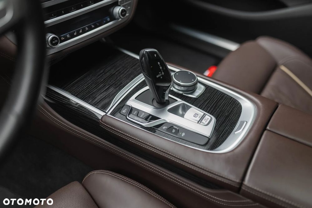 BMW Seria 7 750i xDrive - 23