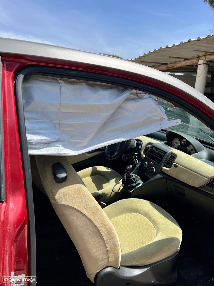 Lancia Ypsilon 1.2 Argento 4 - 6