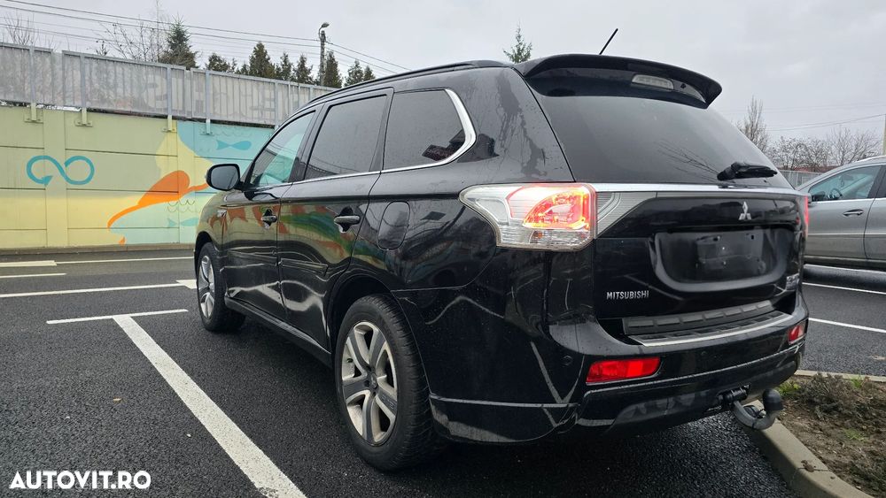 Mitsubishi Outlander 2.0 4WD Plug-In Hybrid Top - 37