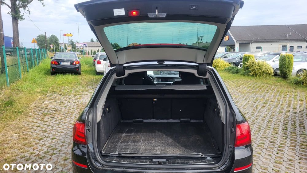 BMW Seria 5 520d Touring - 12