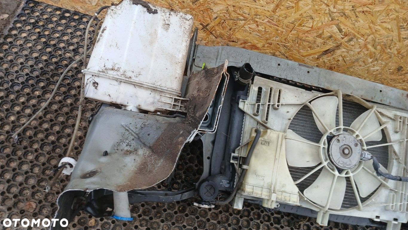 TOYOTA COROLLA E12 1.6 B PAS PRZEDNI KOMPLET 1C3 - 6