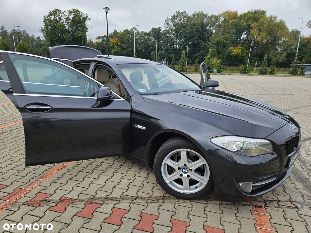BMW Seria 5 525d - 13