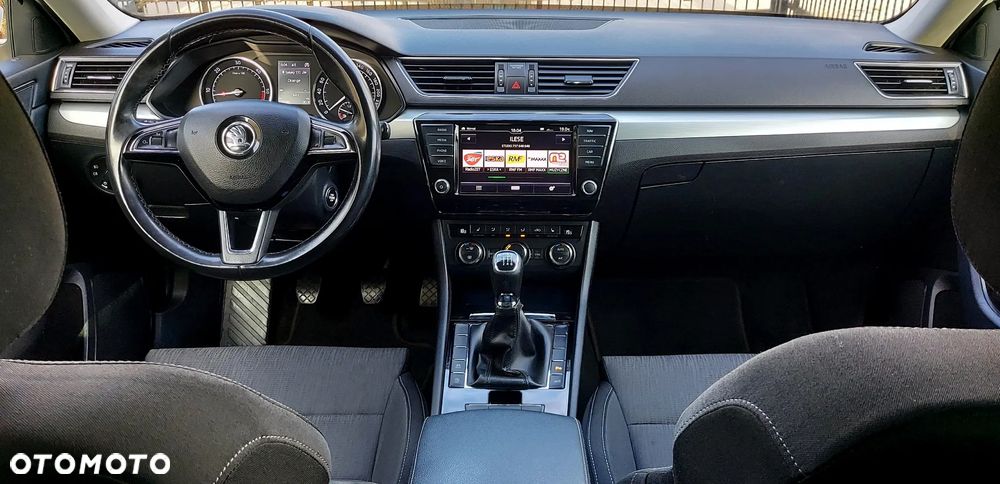 Skoda Superb 2.0 TDI Premium Edition - 35
