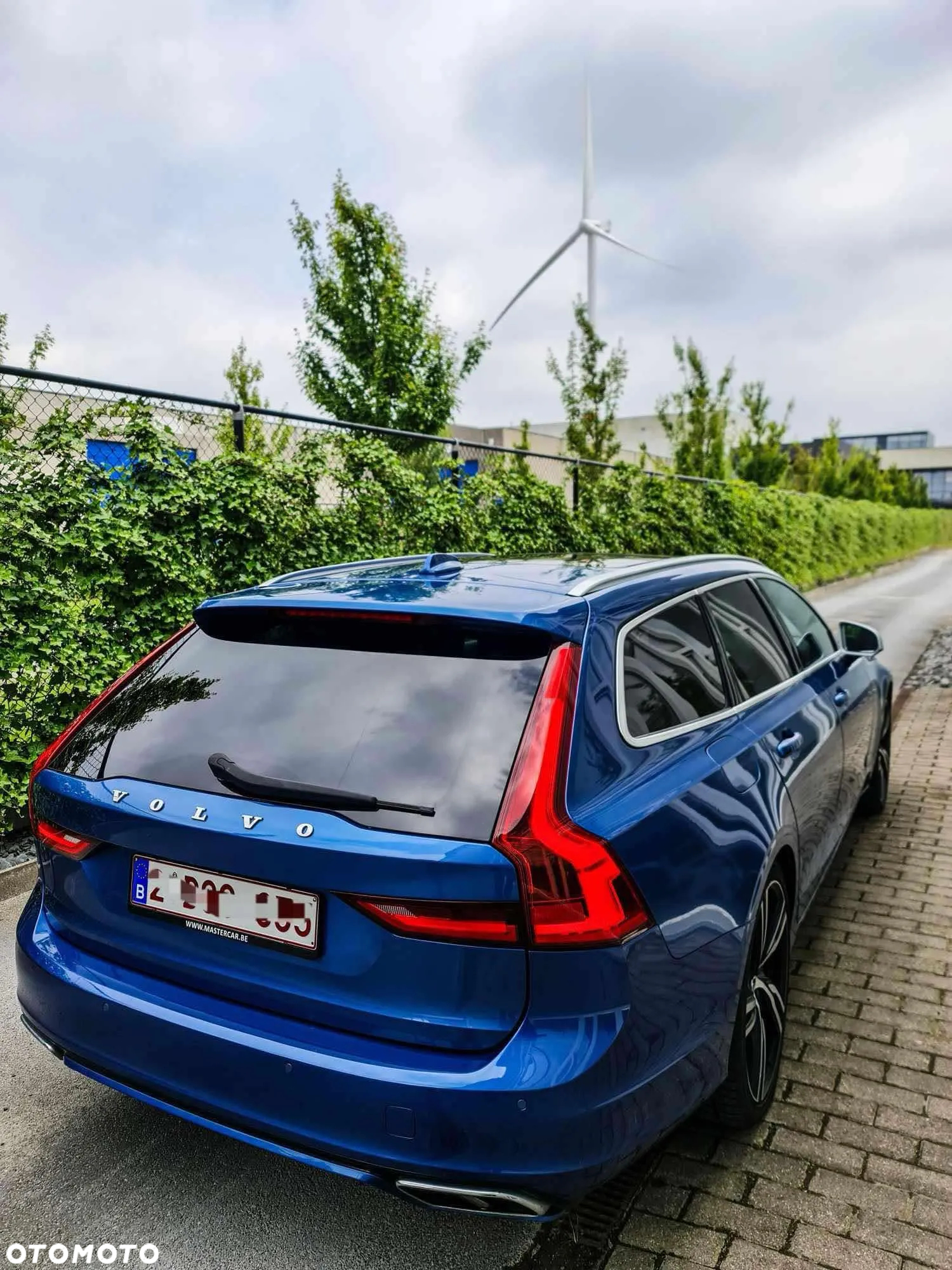 Volvo V90 D4 R-Design - 2