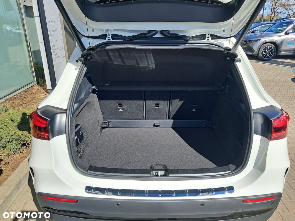 Mercedes-Benz GLA - 14