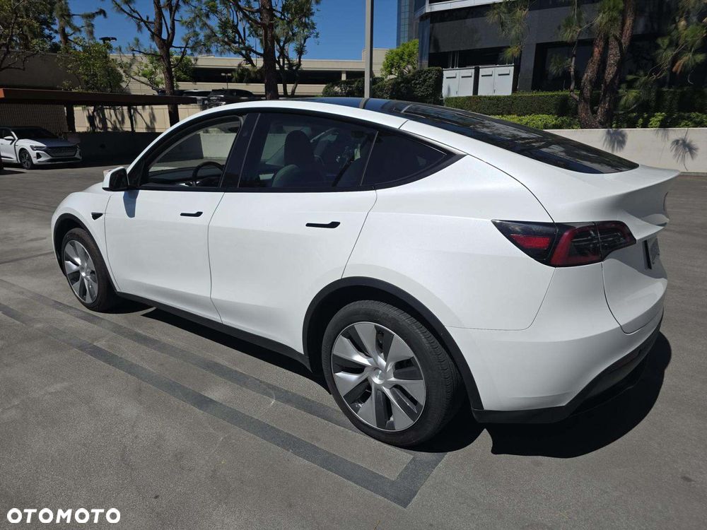 Tesla Model Y Long Range Dual Motor AWD - 4