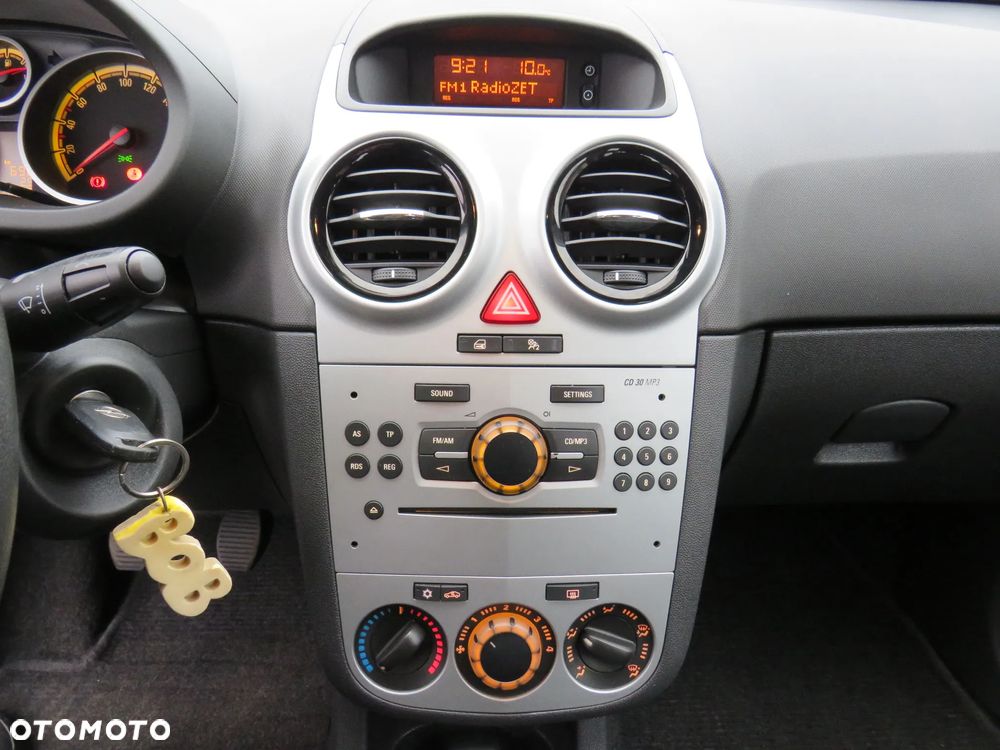 Opel Corsa 1.2 16V Cosmo - 24