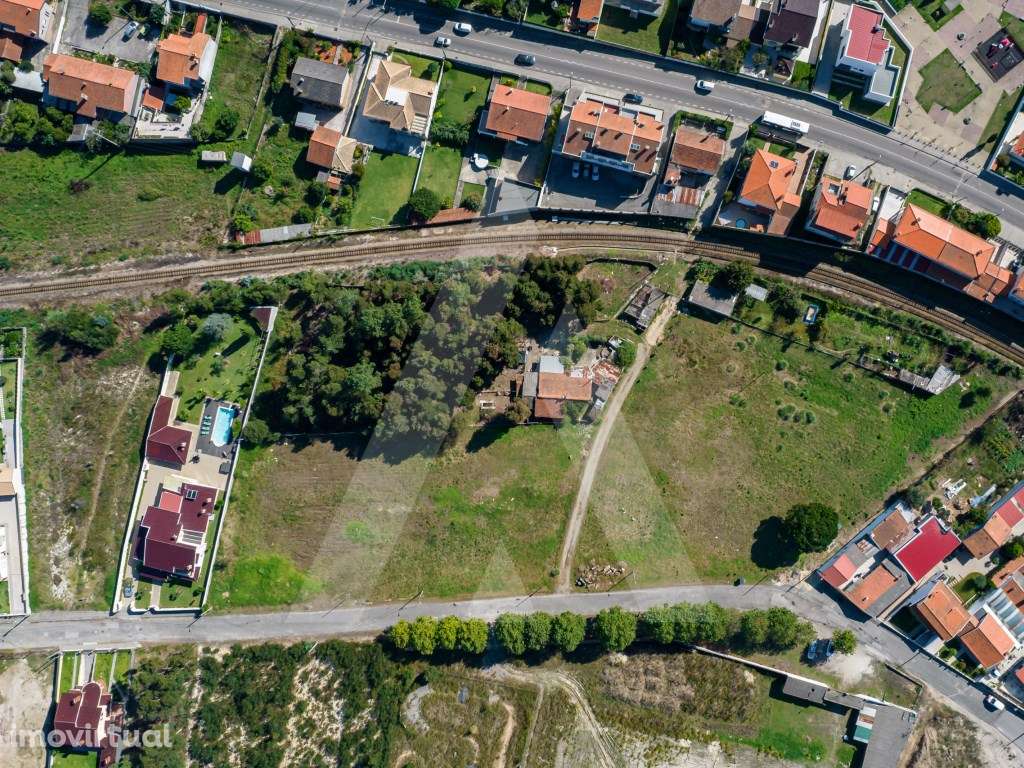 Terreno com possibilidade de construção - Grande imagem: 2/15