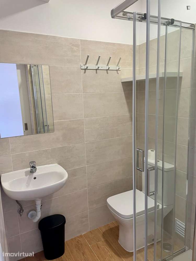 Quarto - localizado em Almada Lisbon - Grande imagem: 4/13