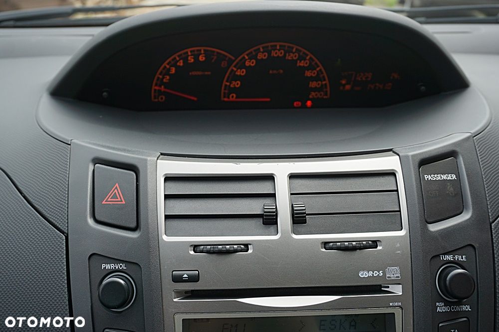 Toyota Yaris - 32