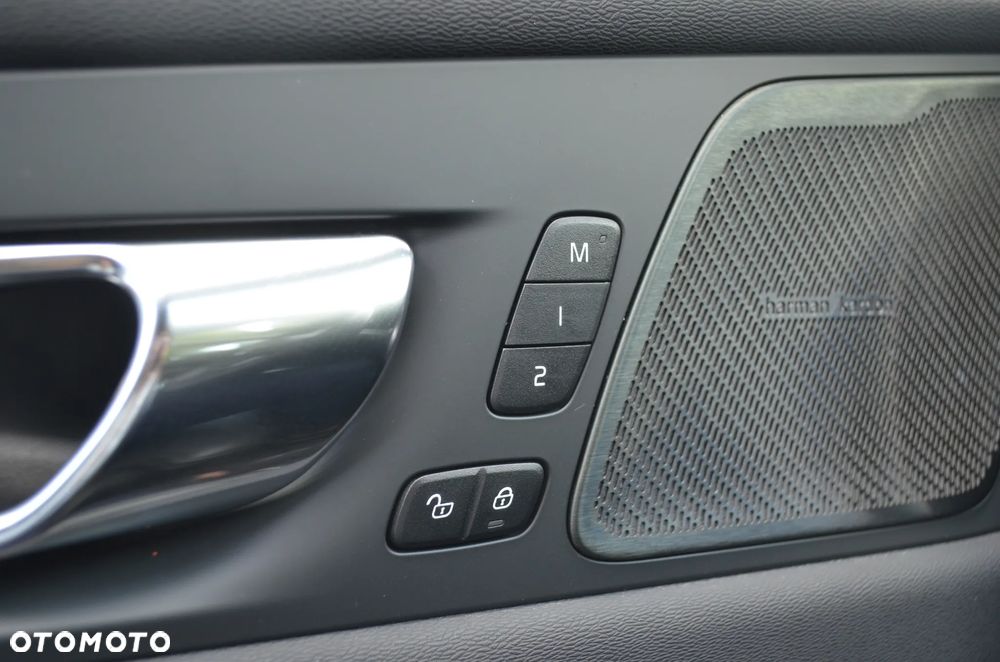 Volvo XC 60 T8 AWD Plug-In Hybrid Inscription - 24