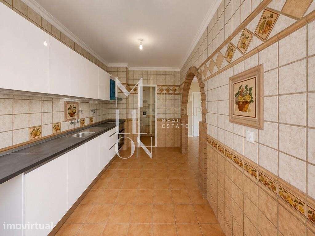 T3 Remodelado com Elevador, Arrecadação e Cozinha Nova Equipada - Grande imagem: 5/37