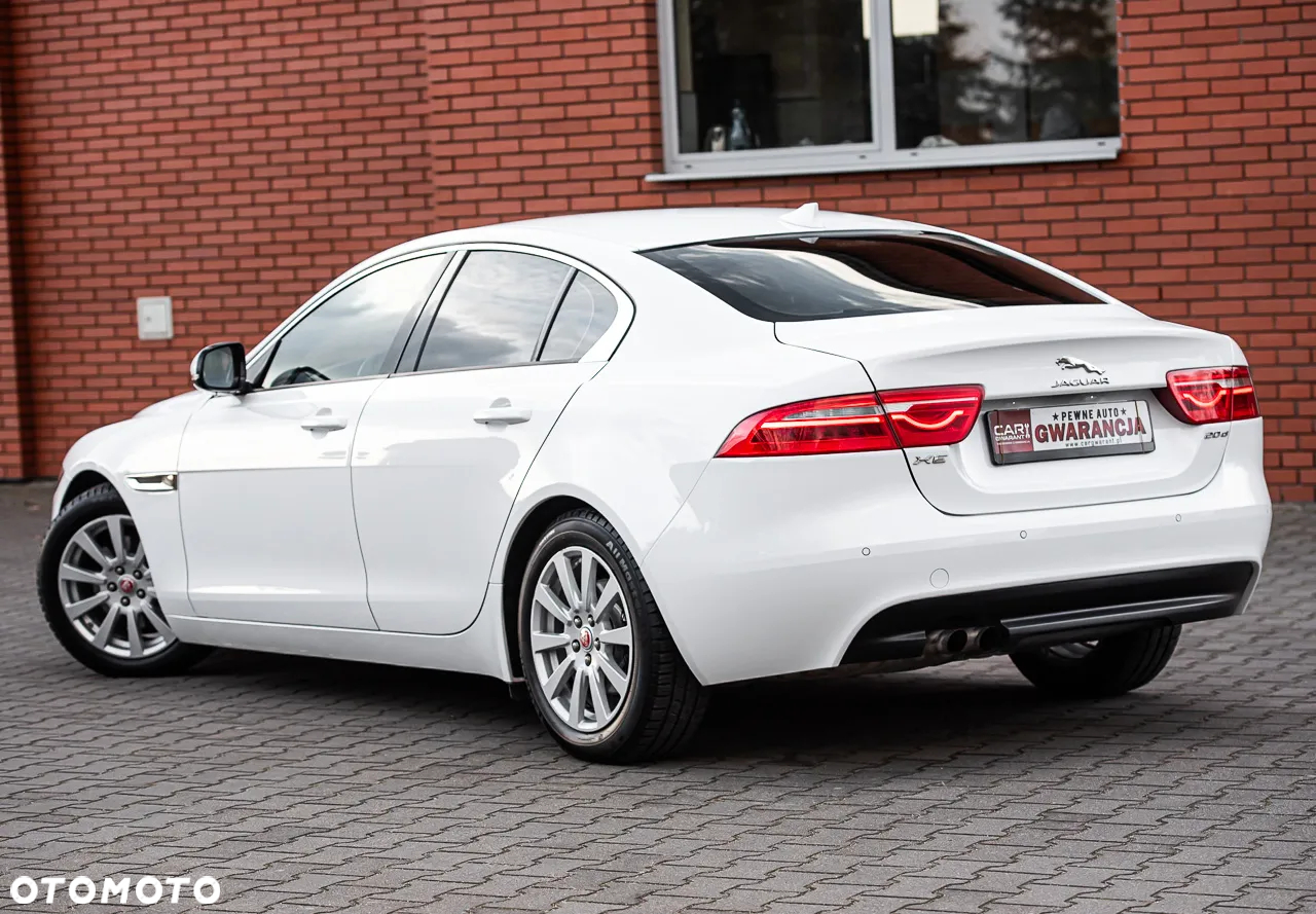 Jaguar XE 2.0 D AWD R-Sport - 3