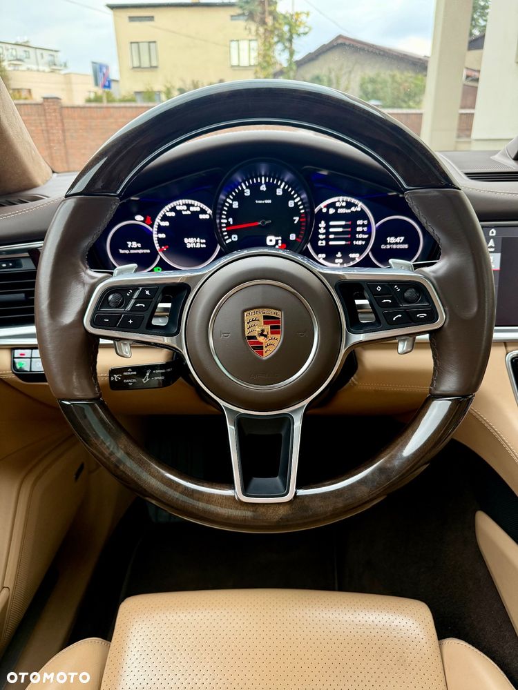 Porsche Panamera 4 - 5