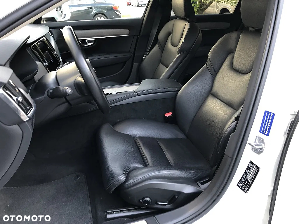 Volvo V90 Cross Country - 11