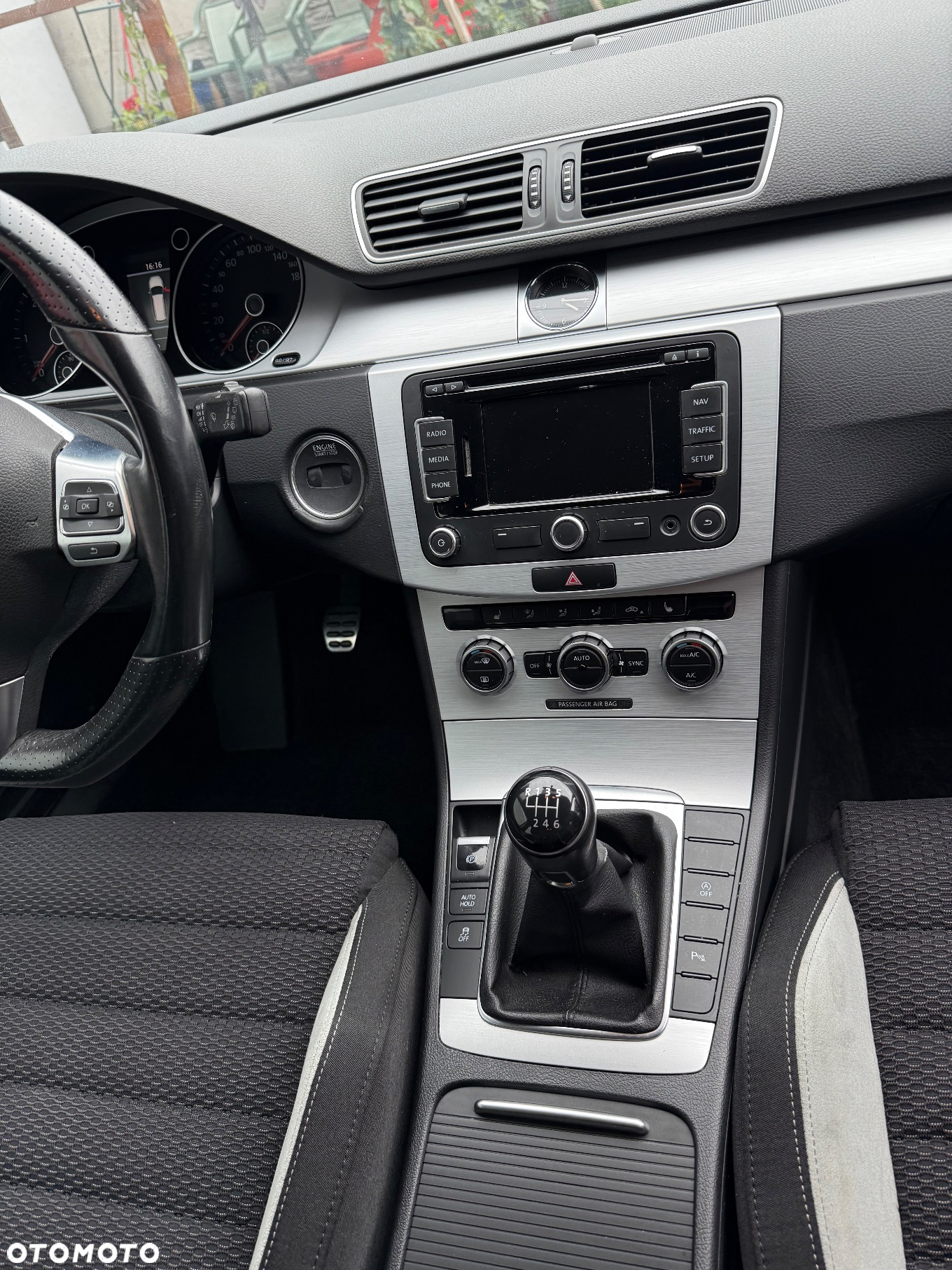 Volkswagen Passat Variant 2.0 TDI BlueMotion Technology R-Line - 10