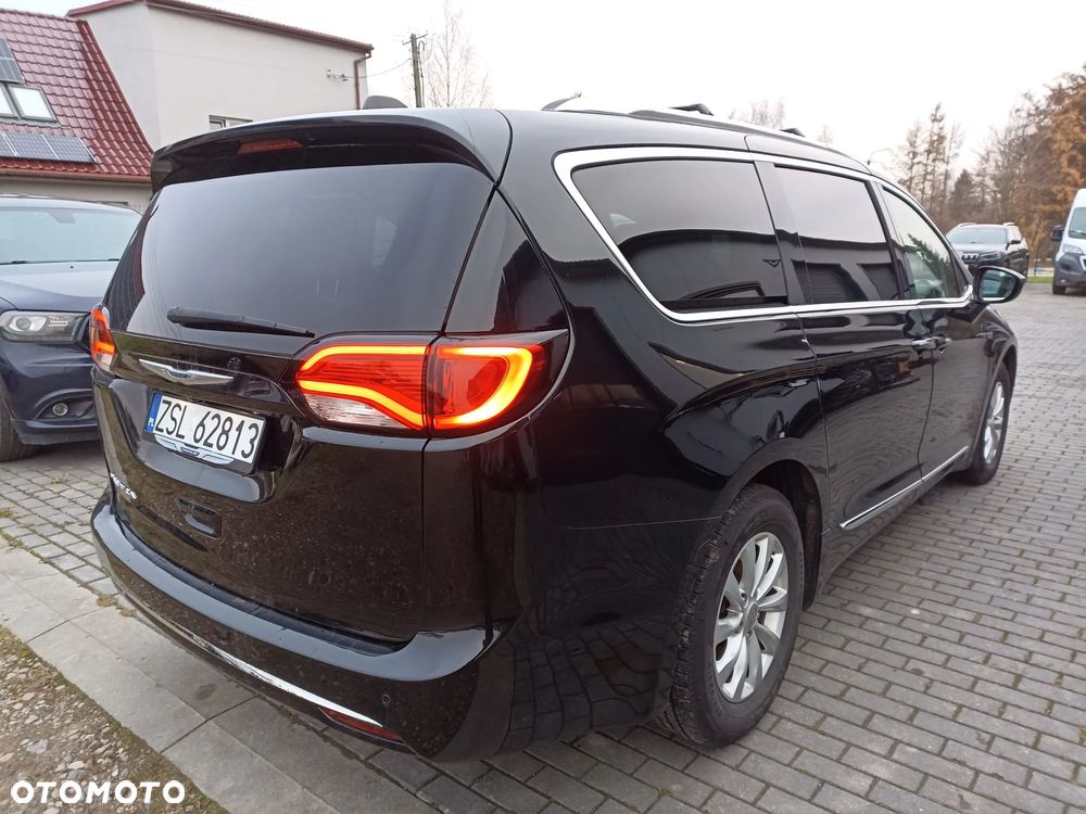 Chrysler Pacifica - 5