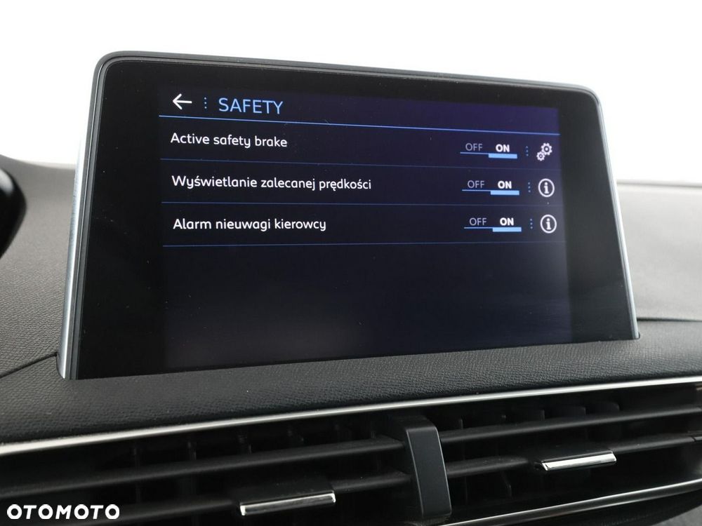 Peugeot 3008 1.2 PureTech Allure S&S EAT8 - 26