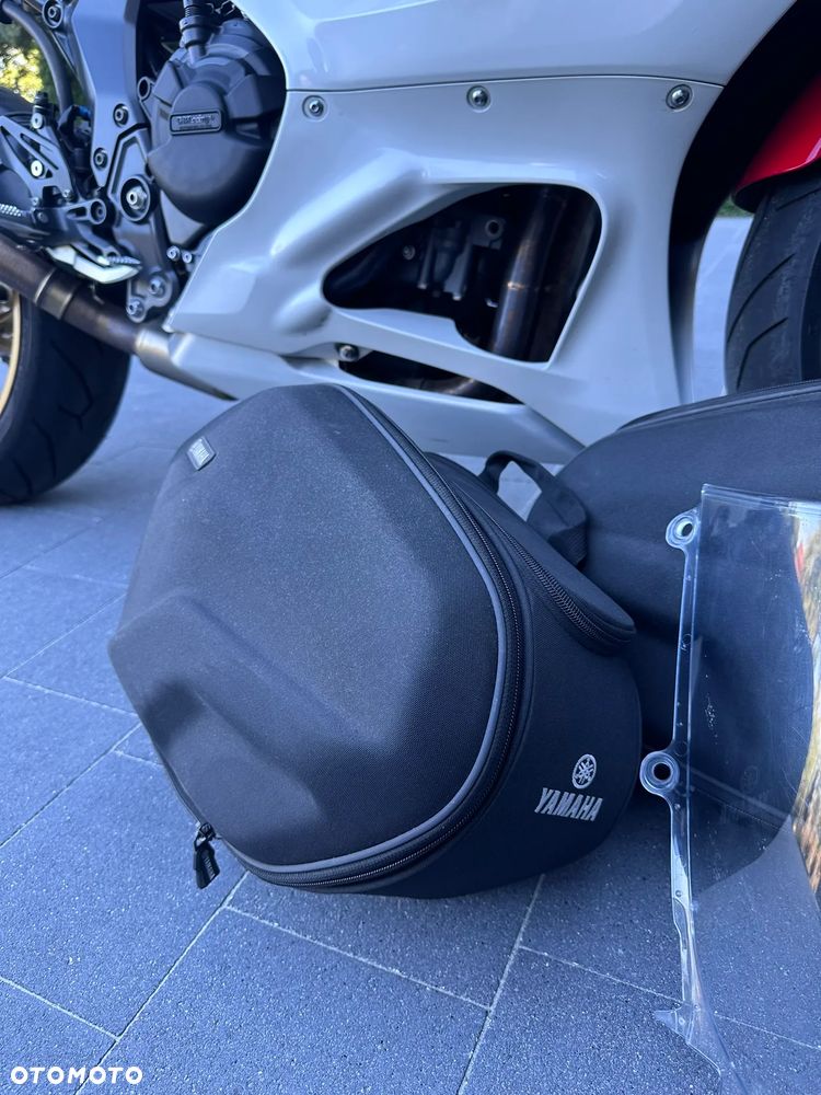 Yamaha R7 - 31